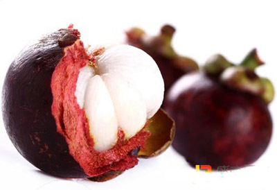 山竹被稱(chēng)為水果皇后營(yíng)養(yǎng)價(jià)值豐富，可是山竹買(mǎi)回家怎么吃呢？